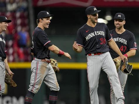 Twins clinch AL Central for 3rd division title in 5 years; postseason losing streak up next